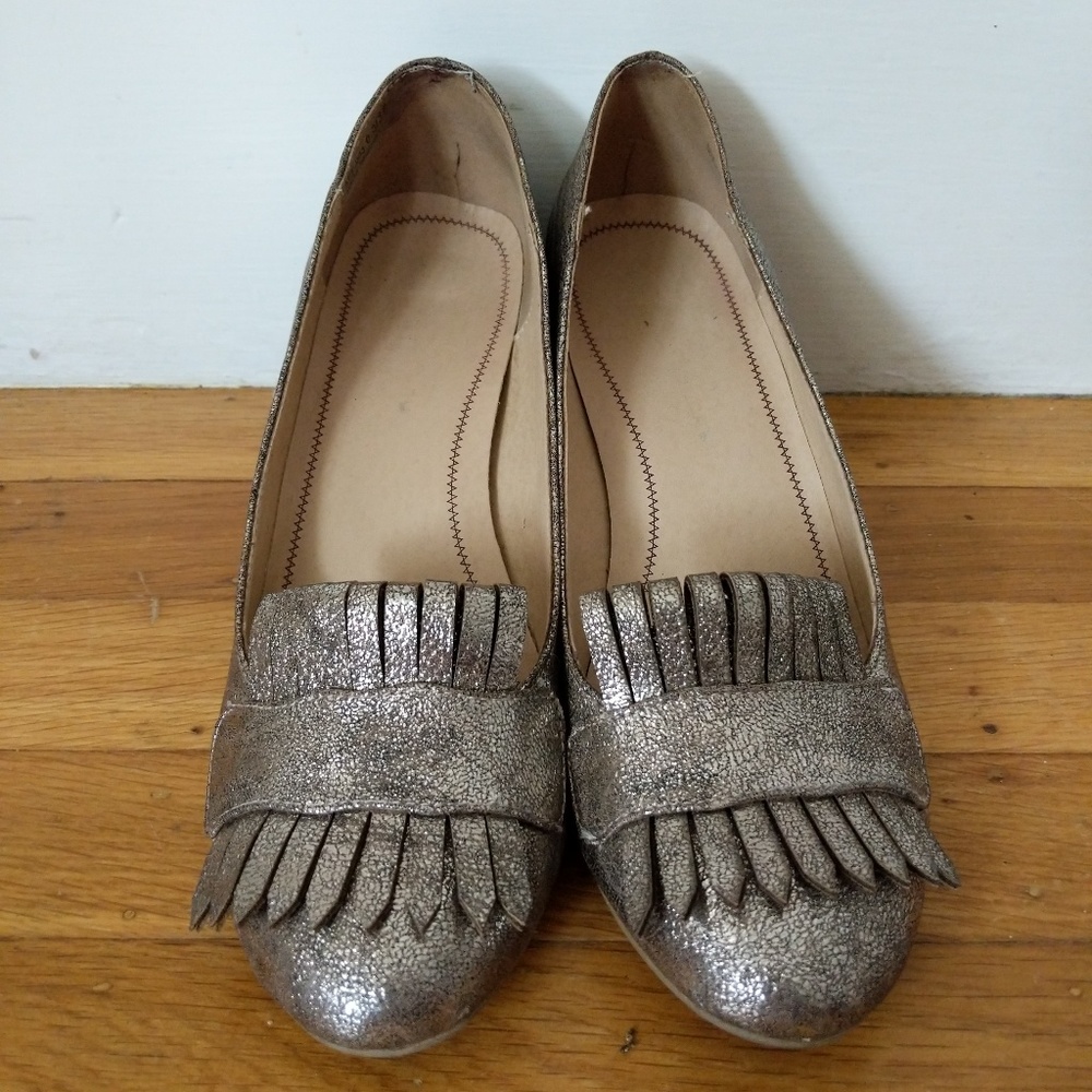Golden fringed loafers shoes sz 6.5 W 37